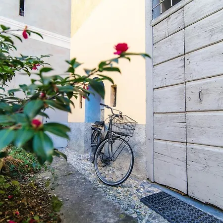 Urban Flat Via Diaz 105 Como
